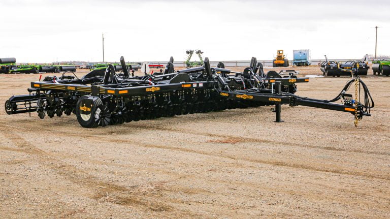 Advantages of Vertical Tillage: How to Choose the Right Equipment