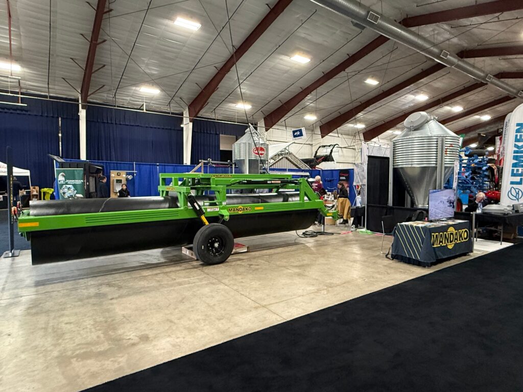 Mandako equipment display